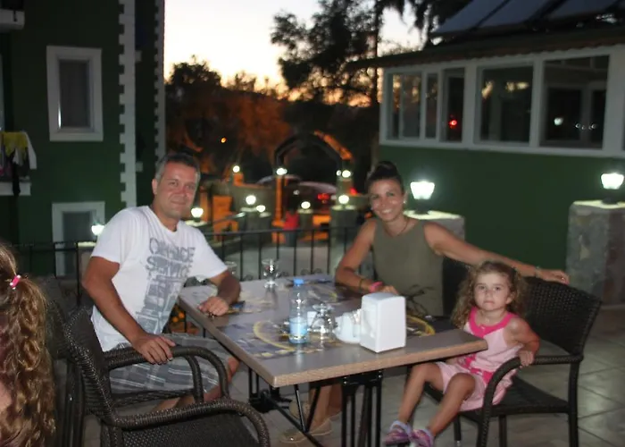 The Valley Hotel 2*