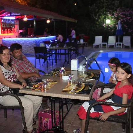 The Valley Hotel 2*