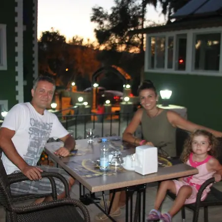 The Valley Hotel 2*