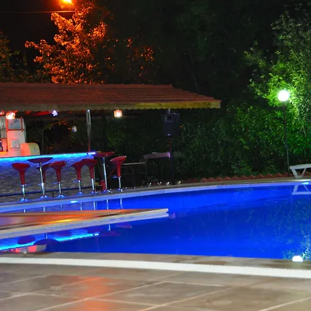 The Valley Hotel 2*