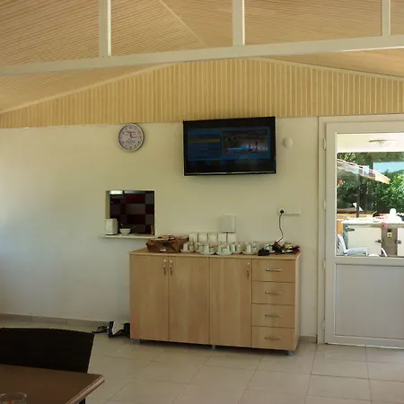 The Valley Hotel 2*