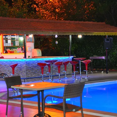 The Valley Hotel 2*